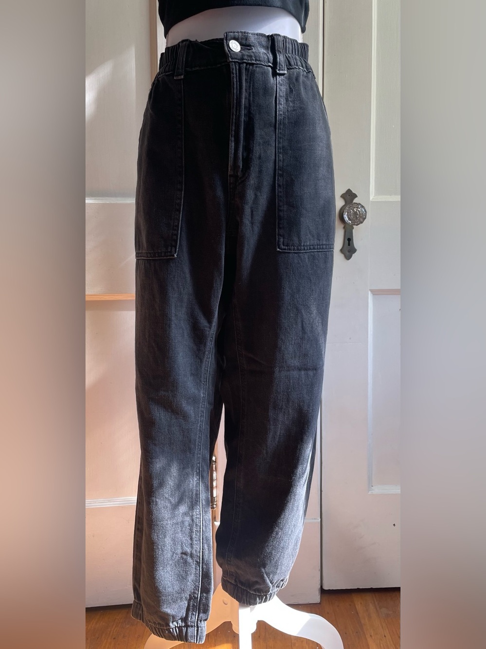 GAP women’s black utility jeans with elastic waist SIZE L